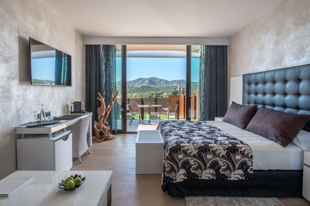 Suites Natura Mas Tapiolas Santa Cristina d'Aro Room photo